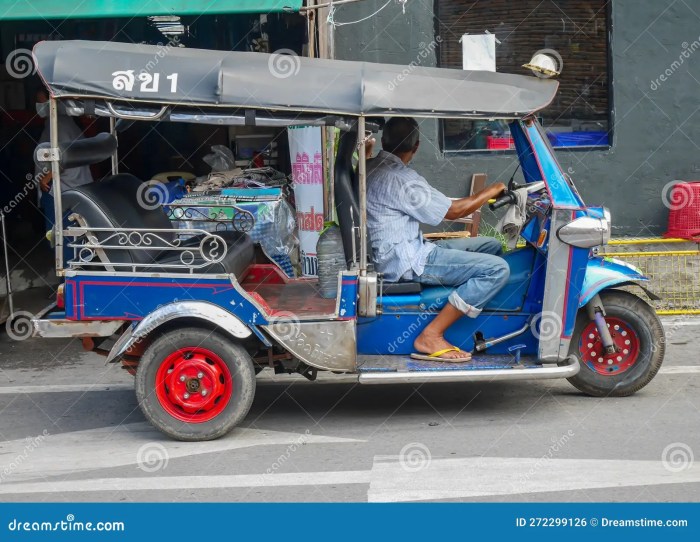 Naik Tuk Tuk