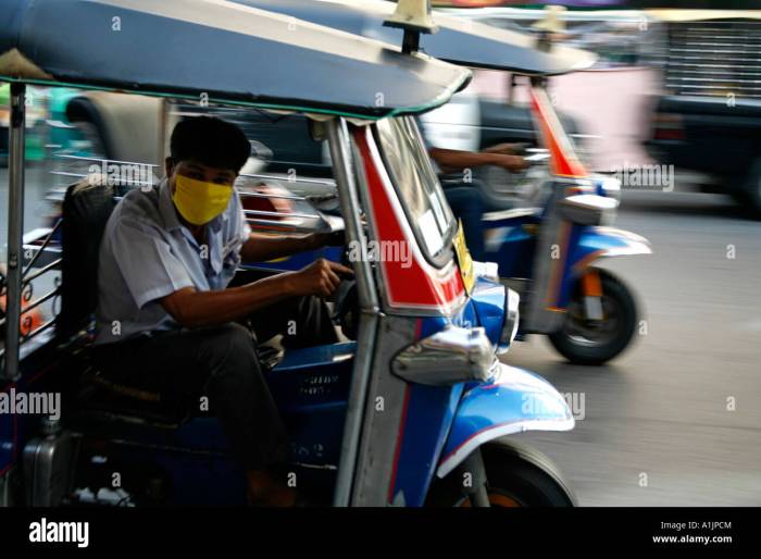 Naik Tuk Tuk